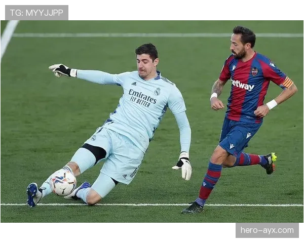 库尔图瓦单手扑救集锦惊艳全场，极致反应速度彰显门神本色