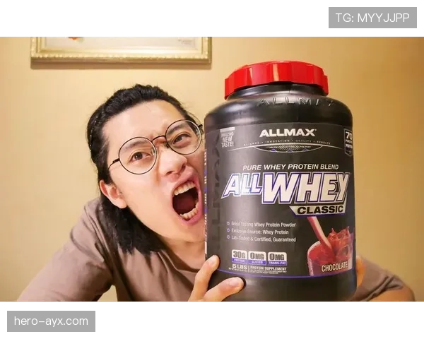 安赛龙家的冰箱里塞满蛋白粉，连饮料都按毫升算